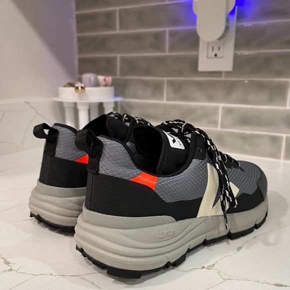 VEJA Dekkan Alveomesh. Women Size 6. Color Gray/Black. - Picture 9 of 12